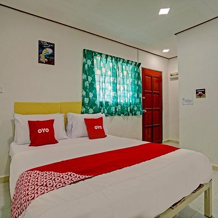 Capital O 90423 Teratai Chalet Hotel Kampong Raja Екстериор снимка