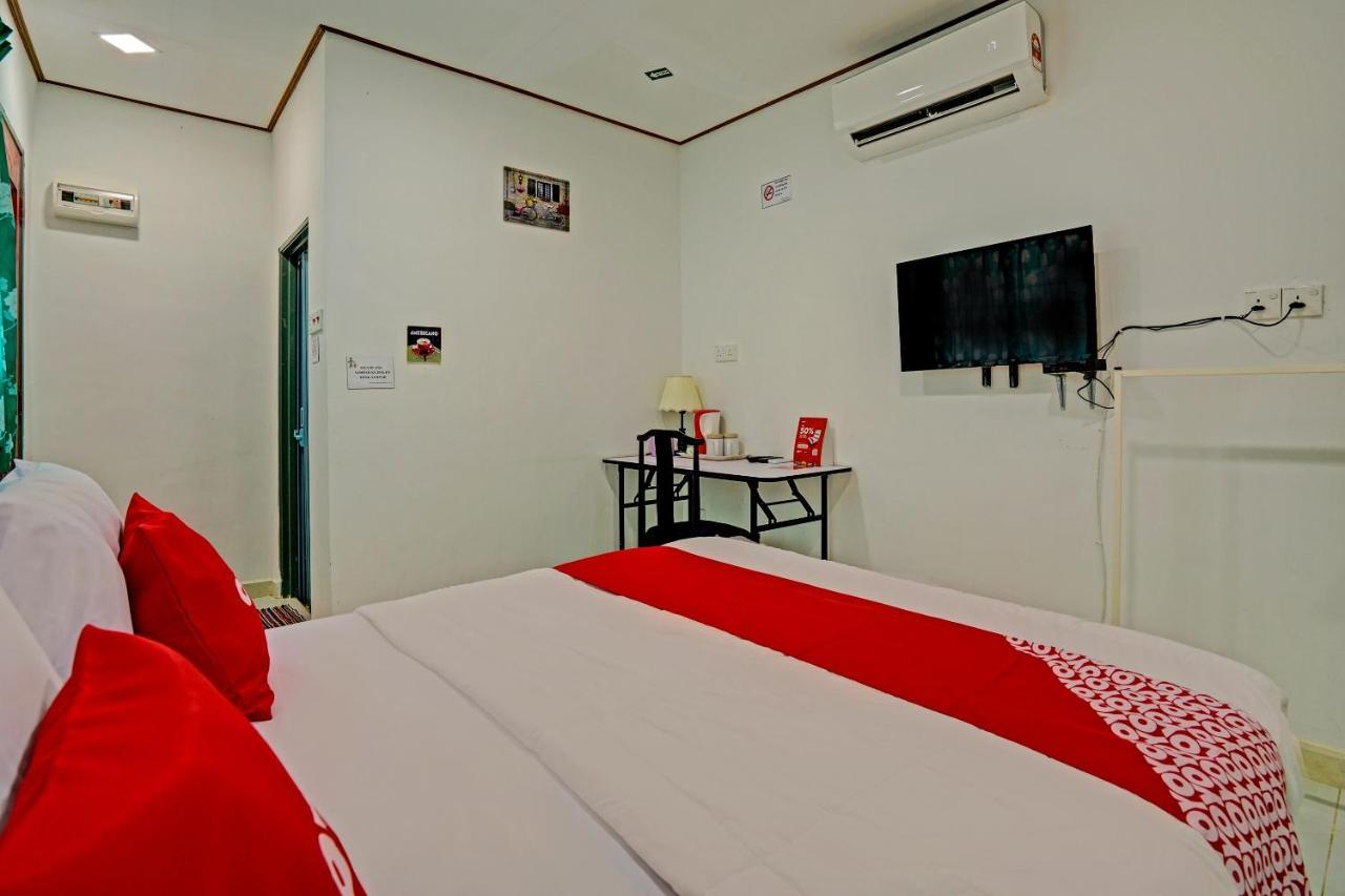 Capital O 90423 Teratai Chalet Hotel Kampong Raja Екстериор снимка
