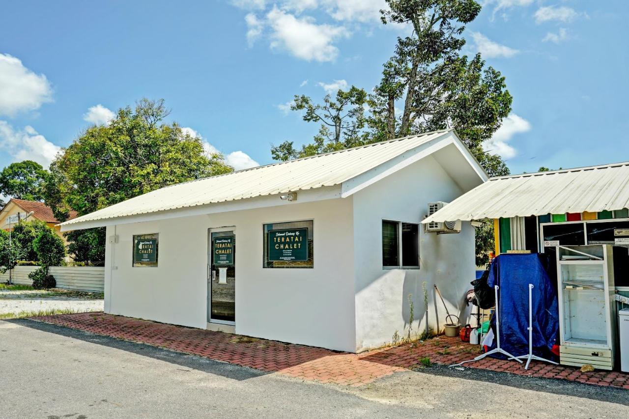 Capital O 90423 Teratai Chalet Hotel Kampong Raja Екстериор снимка