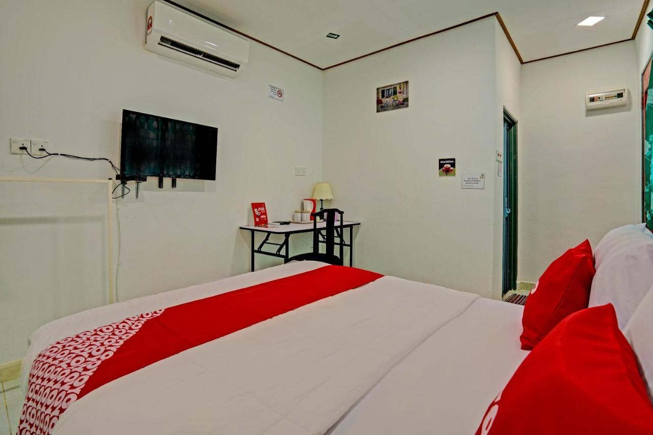Capital O 90423 Teratai Chalet Hotel Kampong Raja Екстериор снимка