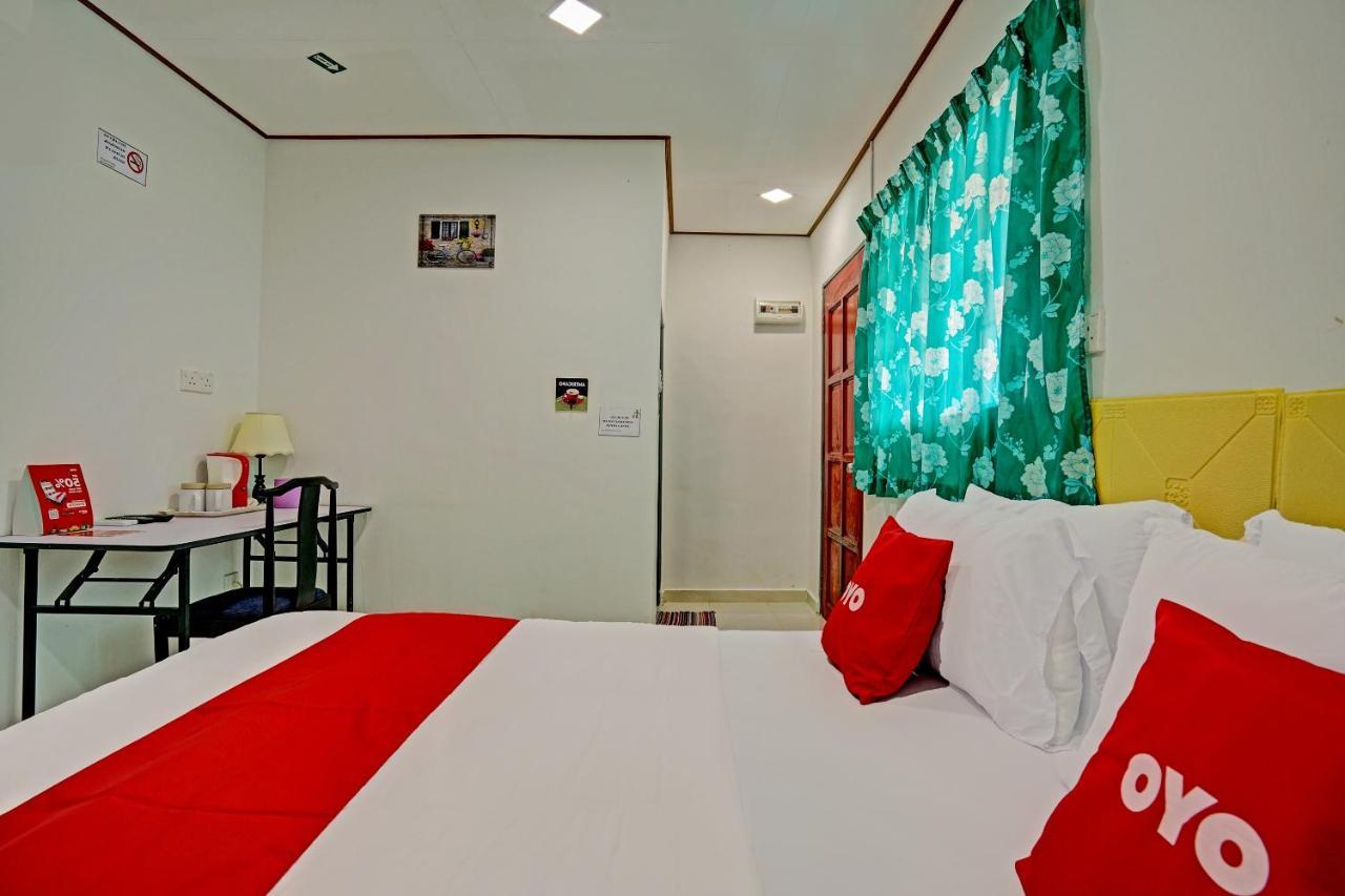 Capital O 90423 Teratai Chalet Hotel Kampong Raja Екстериор снимка