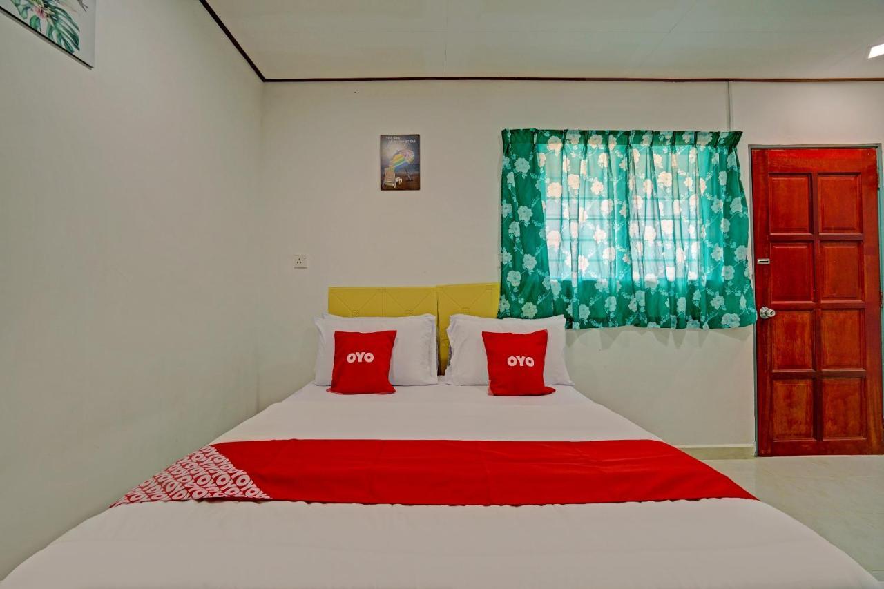 Capital O 90423 Teratai Chalet Hotel Kampong Raja Екстериор снимка