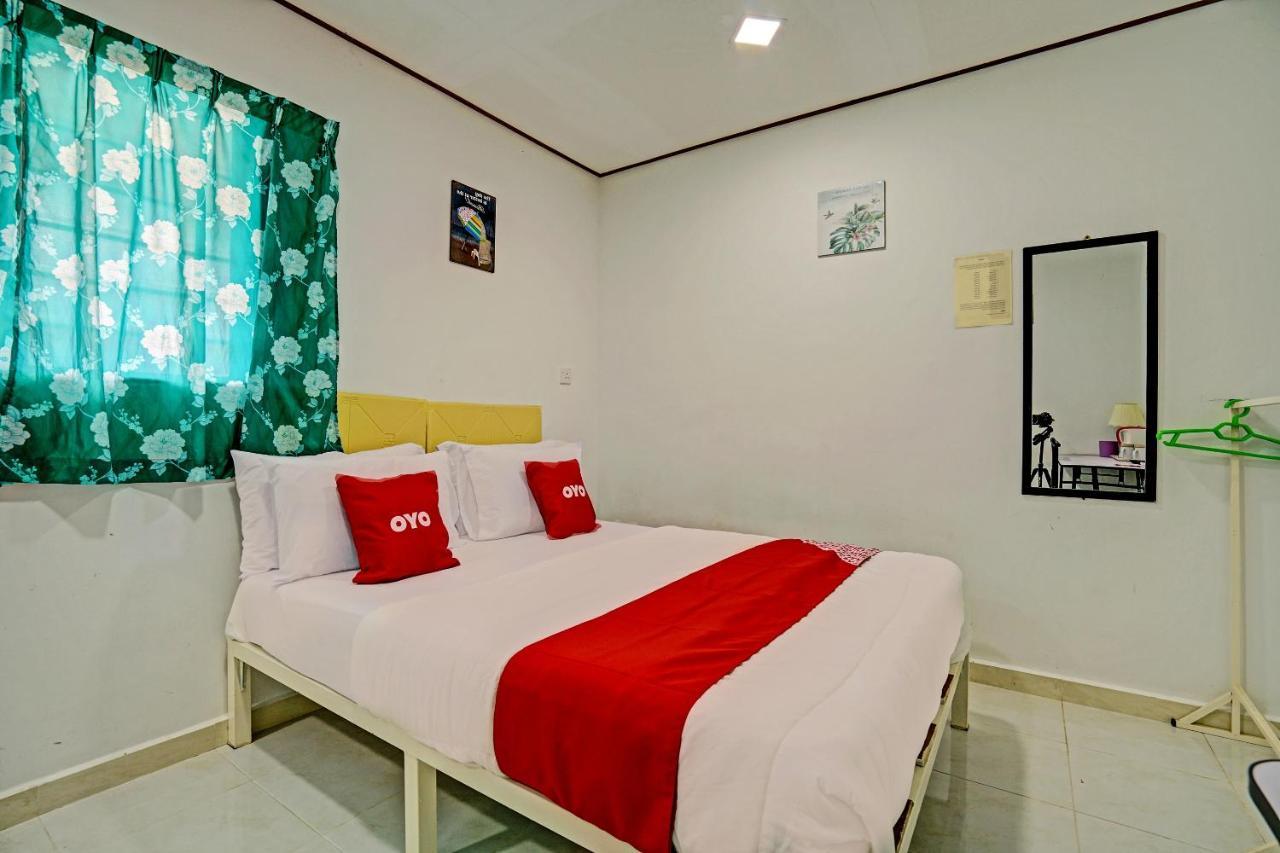 Capital O 90423 Teratai Chalet Hotel Kampong Raja Екстериор снимка